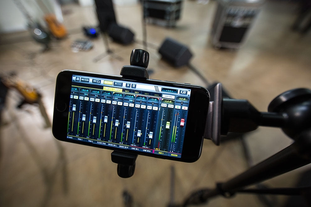 Ui24R Digital rackmixer med Wi-Fii